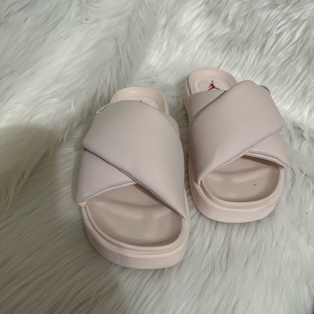 Nike Slide - Picture 2 of 8